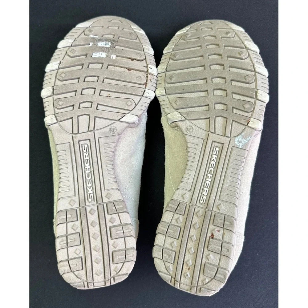 Skechers Women's Casual Breathe-Easy-A-Look Sneaker Flat Slip On Sz 7.5 Gray